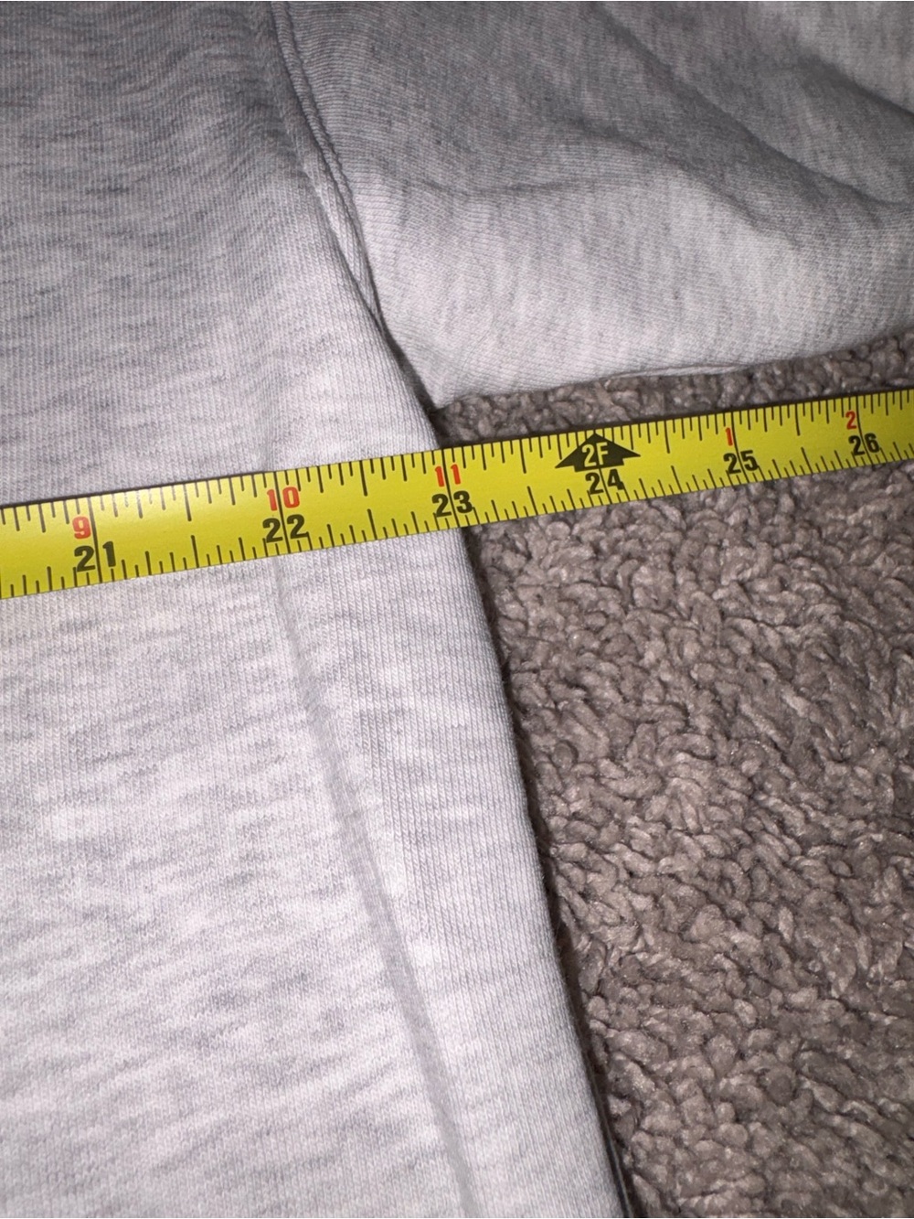 On Running Grey Club Crew Center Logo - Picture 3 of 4